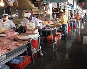 El Universal - DF - Se mantiene pescado a precios bajos, pese a crisis