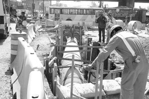 GDF entrega primeros apoyos por afectaciones de la l�nea 12