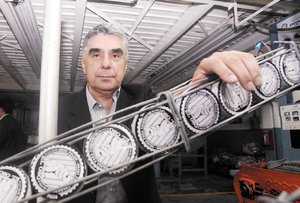 El Oso, a sus casi 90 a�os, renueva su plan comercial