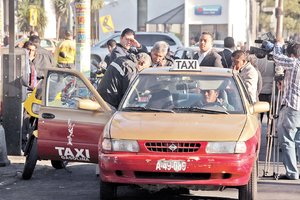 Micros y taxis “pirata”, en mira de Setravi Micros y taxis “pirata”, en mira de Setravi