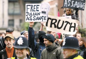 Cierran el cerco a WikiLeaks