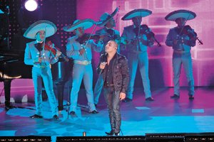 El Universal - Espectáculos - Espinoza Paz canta, llora y baila en el  Auditorio