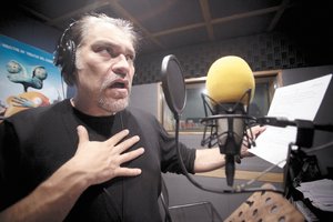 Joaqun Coso se anima a dar vida a una vbora Joaqun Coso se anima a dar vida a una vbora