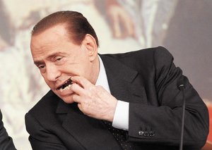 Piden formalmente enjuiciar a Berlusconi