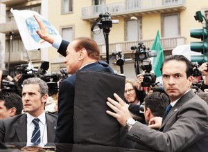Berlusconi comparece por fraude