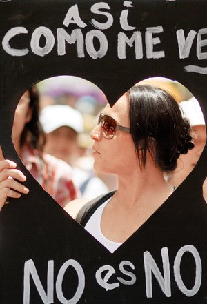Desfilan mujeres contra el machismo y la sumisi�n