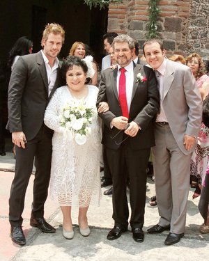 Milagros y don Napo arman pachangn en El triunfo del amor Milagros y don Napo arman pachangn en El triunfo del amor