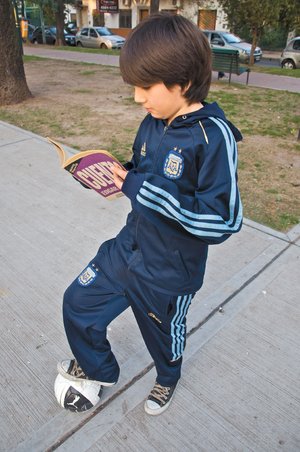 Lectura y fut, pasiones en el estadio