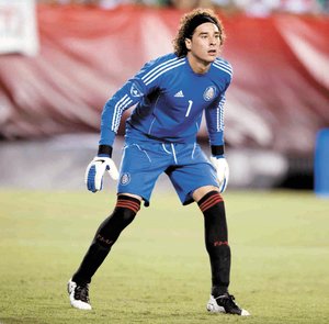 Memo Ochoa, con la meta de triunfar en Europa