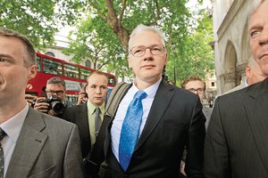 WikiLeaks demanda al diario The Guardian