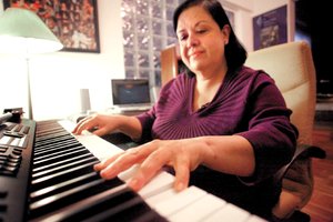 Gina Enr�quez una mujer que lleva la batuta