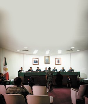 Amparan a mujer sargento contra justicia castrense