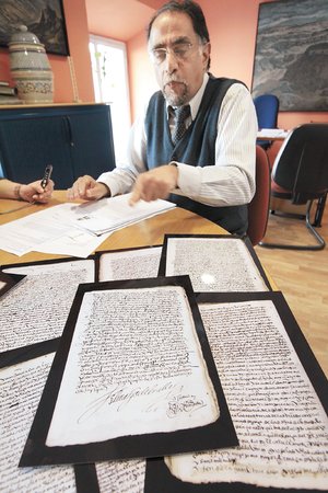 Recupera M�xico escritura del Palacio Nacional, de 1562
