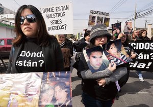 Una larga espera por sus seres queridos Una larga espera por sus seres queridos