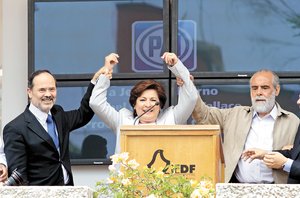 El presidente nacional del PAN, Gustavo Madero, y Diego Fern?ndez de Cevallos levantaron la mano de 