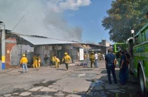 Por la madruga fueron incendiadas las bodegas de Sabritas en los municipios de Lzaro Crdenas y Ap