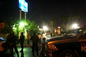 La explosi�n de una granada dej� da�os materiales en la fachada del peri�dico