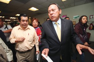 Izquierda lamenta decisi�n albiazul