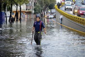 Inundacin en Miguel Hidalgo, por basura Inundacin en Miguel Hidalgo, por basura