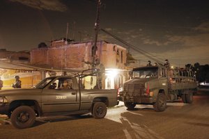 Hallan seis cuerpos en fosas de Michoacn Hallan seis cuerpos en fosas de Michoacn