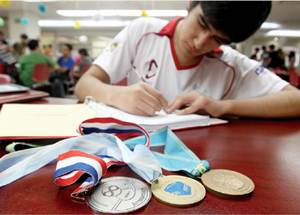 Si bien, Diego no sabe andar en bicicleta, ya tiene en su haber 13 medallas en  olimpiadas de matem�