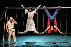 Nuevos dramaturgos contra la vieja escuela Nuevos dramaturgos contra la vieja escuela