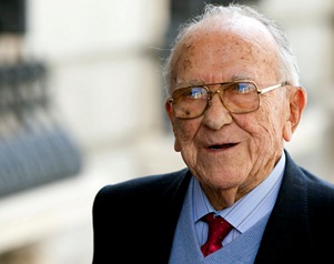 Muere Santiago Carrillo, figura del comunismo espaol Fumador empedernido durante toda su vida, en los ltimos meses haba sido hospitalizado en varias oc