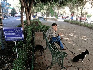 Retiran tianguis de camell�n de la Roma