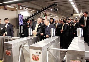 Cruzan cifras Ebrard y FCH al inaugurar L-12 del Metro