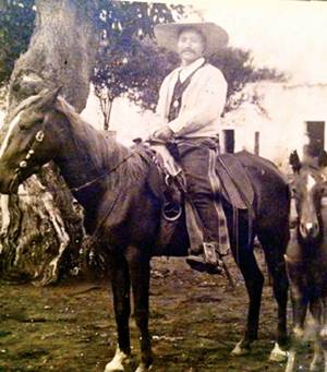 Revolucin une dos mundos El bisabuelo de Youshinatz, de origen japons, tuvo participacin activa en la Revolucin Mexicana