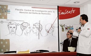 Peritos de la PGJDF explicaron que la bala atraves� una l�mina con fibra de vidrio, un espacio de do