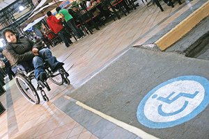 La ciudad, poco accesible con los discapacitados La ciudad, poco accesible con los discapacitados