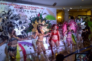 Presentan elenco de Carnaval Veracruz 2013 El 5 de febrero, durante la Quema del Mal Humor amenizar el comediante Adrin Uribe y el grupo Los