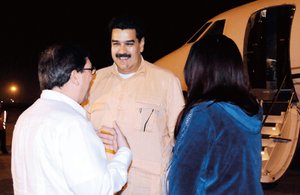 L�der de Venezuela niega pleito con Maduro