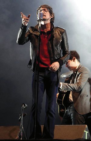 Larregui consuma un amoroso show solista Larregui consuma un amoroso show solista