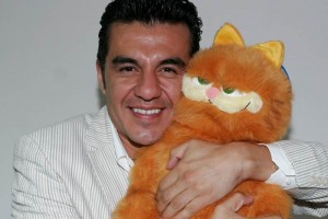 Adri�n Uribe encabeza el elenco del programa de la barra c�mica.