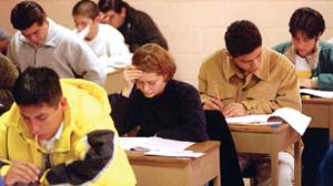 Ceneval reprueba a 50% de egresados De los alumnos que alcanzan puntajes aprobatorios en el Examen General de Egreso de la Licenciatura,