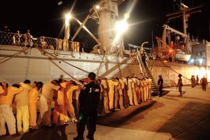 Reos se amotinan en Islas Maras; reclaman servicios Reos se amotinan en Islas Maras; reclaman servicios