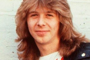 Burr se uni� a la legendaria banda de rock duro en 1979 y toc� con ellos en los primeros tres �lbume