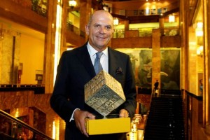 Arquitecto Madaleno recibe galardn <i>Trayectorias 2013</i> Javier Sordo Madaleno agradeci el reconocimiento a su trayectoria y pidi al pblico asistente un a