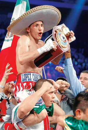 El p�gil mexicano dio c�tedra de boxeo a Brian Viloria y veng� a sus paisanos