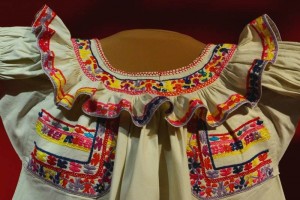 Textiles indgenas llegan a Museo Regional de Puebla Estas piezas, hechas con fibras y tintes naturales, son el espejo de las culturas originarias y del