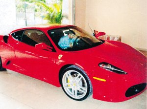 Sa�z adquiri� un Ferrari de 4.6 mdp