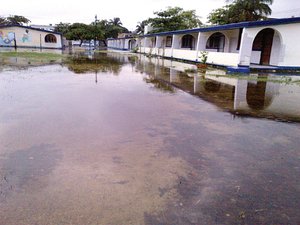 Aguaceros dejan inundadas 12 escuelas en Canc�n, QR