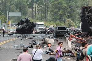 Doble remolque mata a 7 maestros en Morelia Doble remolque mata a 7 maestros en Morelia