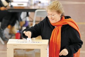 Bachelet arrasa en las primarias chilenas