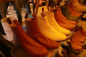 Los zapatos tienen un papel preponderante, ya que realzan o bajan el estilo del vestuario que se lle