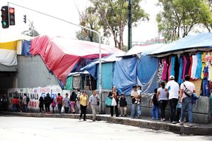 Paradero de Tacubaya deja en el olvido a los transentes