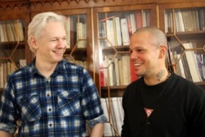 El mes pasado visit a Julian Assange