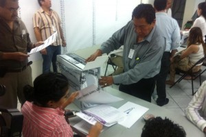 En los distritos electorales II y III se realiza la apertura de los paquetes electorales y hacen el 